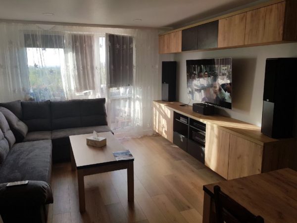 I Szafki wiszące w salonie