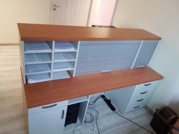 Recepcja - biurko z roletą